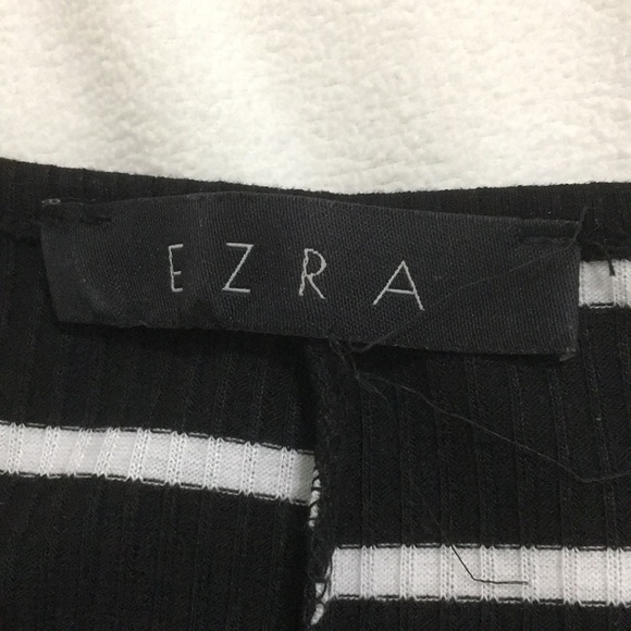 EZRA Women’s Black & White Ribbed Stripped Cold Shoulder Tunic Top Size M - Picture 10 of 11